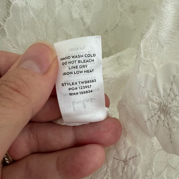 Lulus Blossom On Over White Lace Faux Wrap Bodysuit NWT Women’s M Long Sleeves - Picture 12 of 13